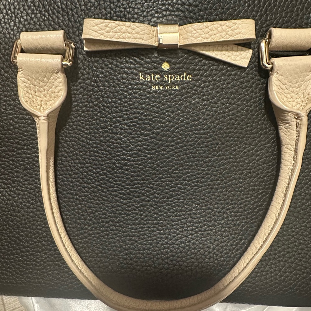 Kate spade purse 
Excellent condition used 3 times
